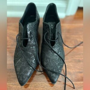 NWOB John Fluevog firefly linearis lace up booties size 6.5 (would fit 6-6.5)